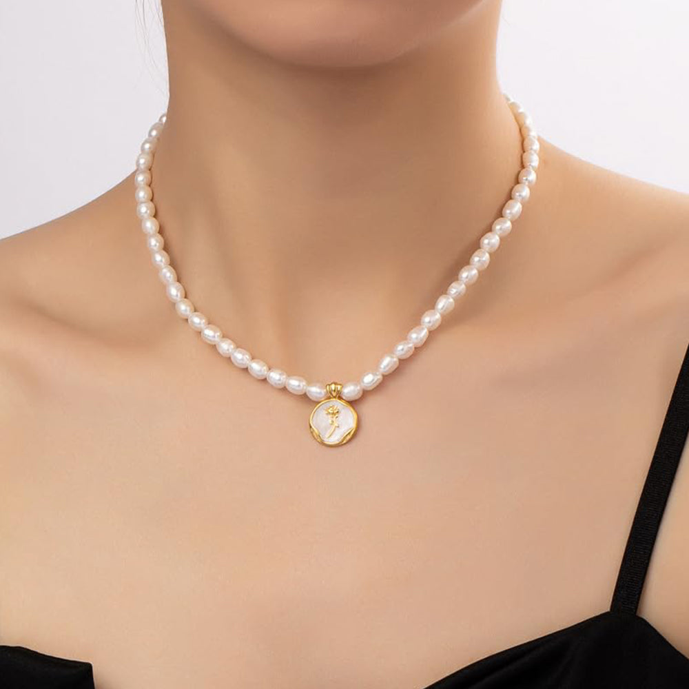 Dollcini Pearl Ékszerkészlet – Nyaklánc és Gyöngy Fülbevaló