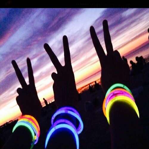 Dollcini 100 db-os Világító Pálcika Szett – Bulikra, Fesztiválra