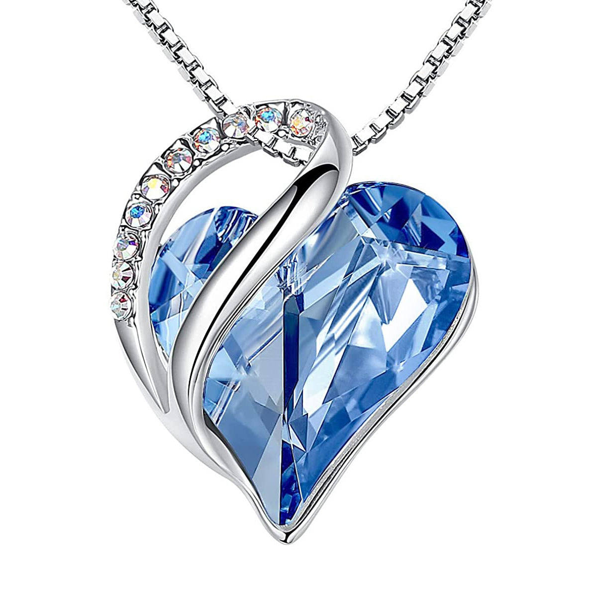 Dollcini Szív Nyaklánc – Elegáns Kristály Medál, Ezüst Bevonatú Lánccal