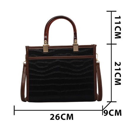 Dollcini Divatos Női Crossbody Táska – Elegáns és Praktikus Műbőr